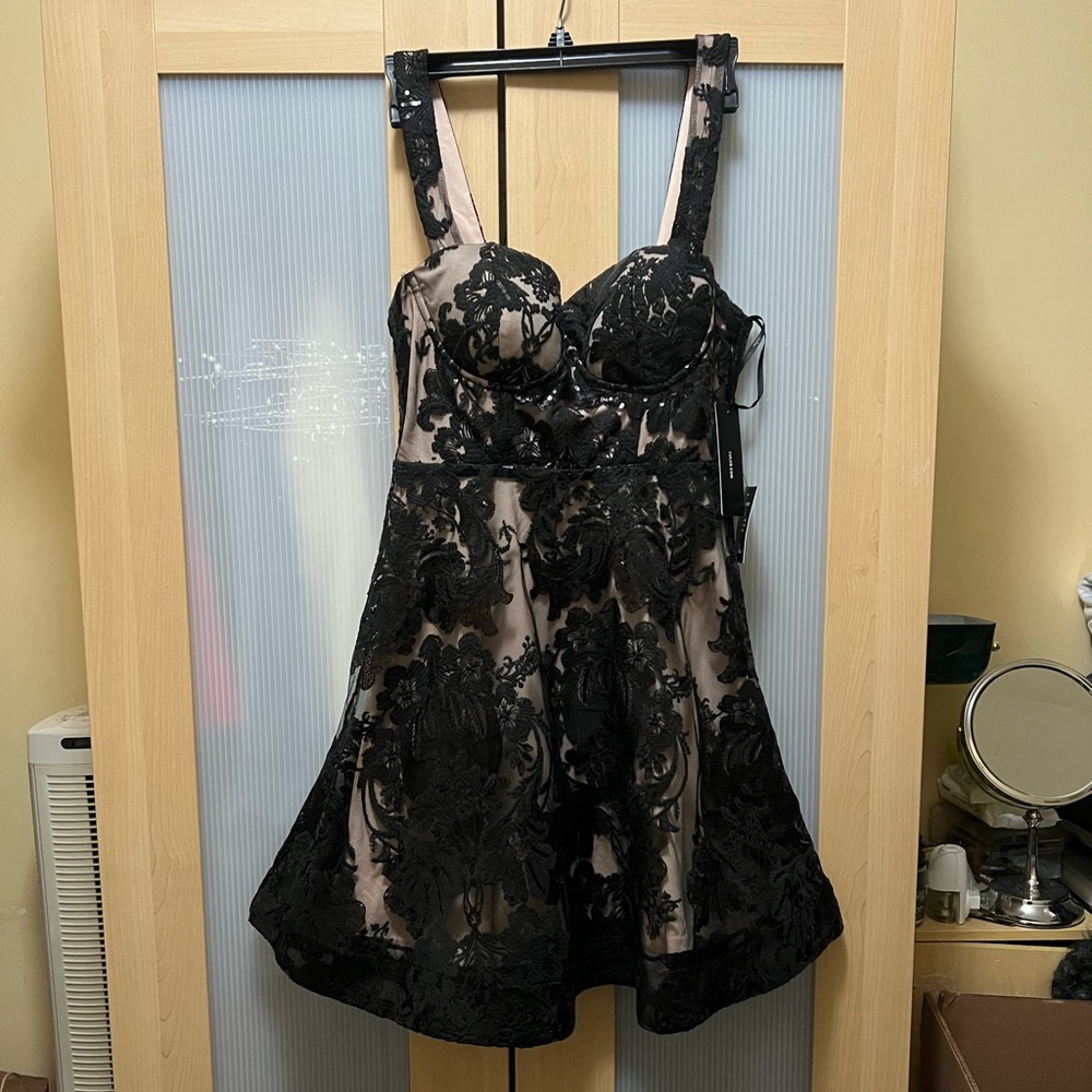 Lulus cocktail dress size small.Black Lace Sequins